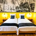 Apartment Bel Ami 02 - Turquoise & Or - Moderne Chic - Centre - Acces Jardin - Clim - Wifi - Parking - Localisation Ideale